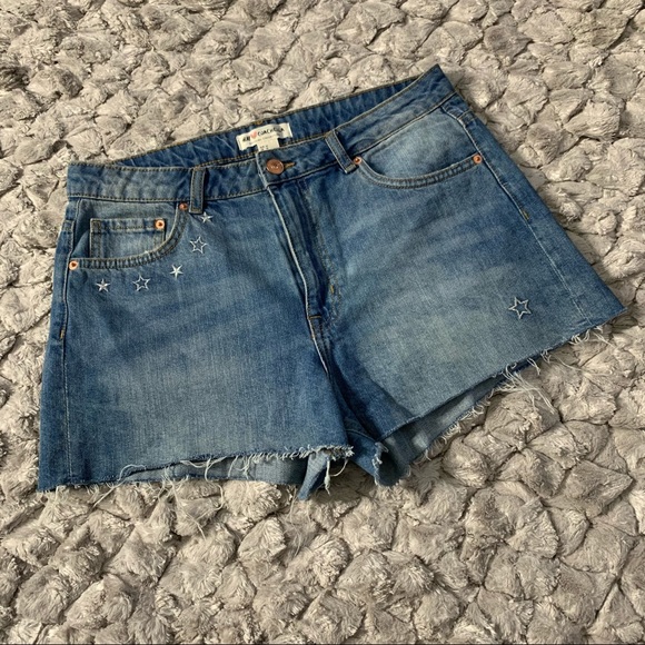 H & M x Coachella Women’s Denim Jean Cutoff Shorts - Picture 5 of 10